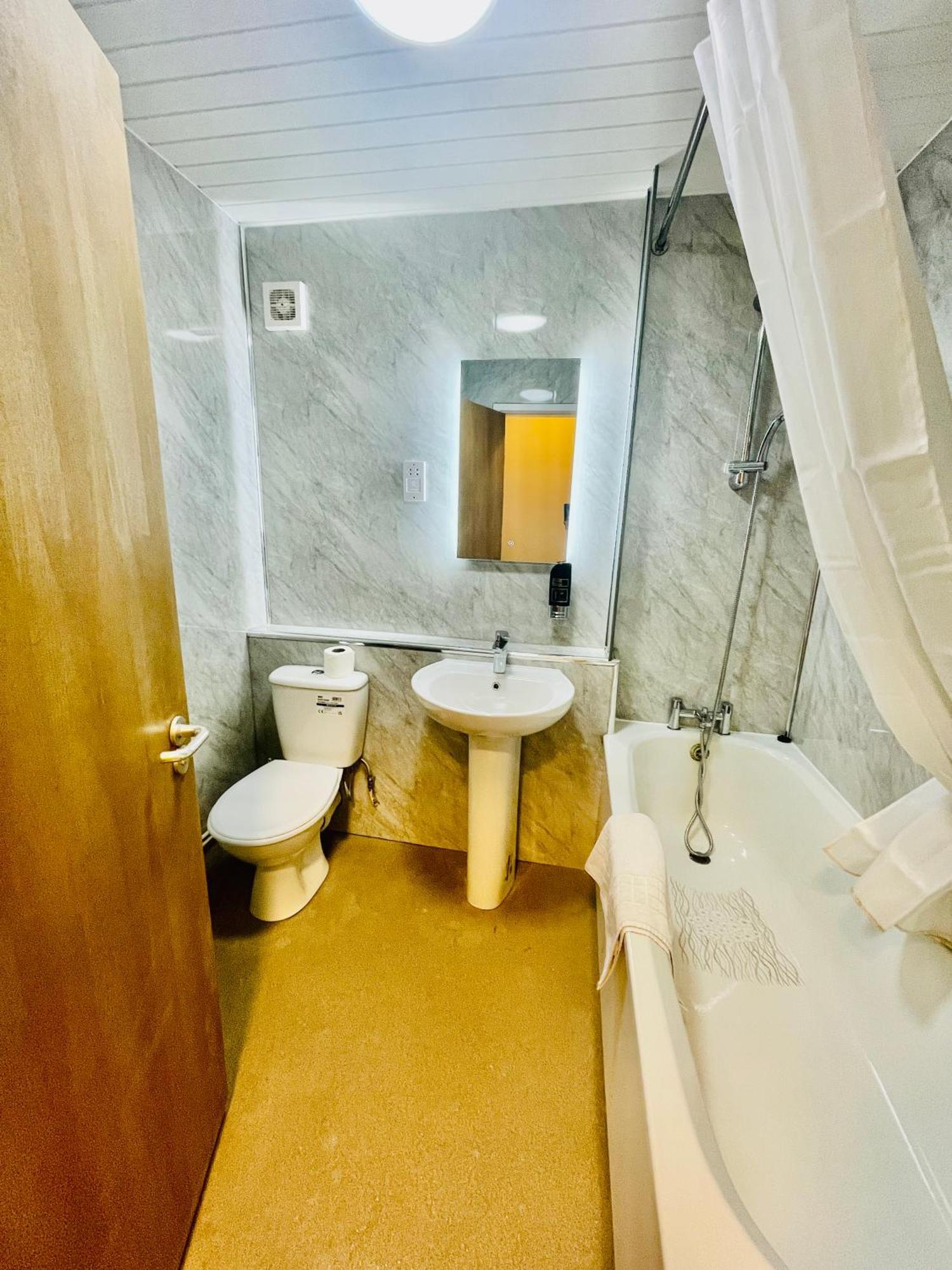 קובנטרי Hylands Hotel מראה חיצוני תמונה